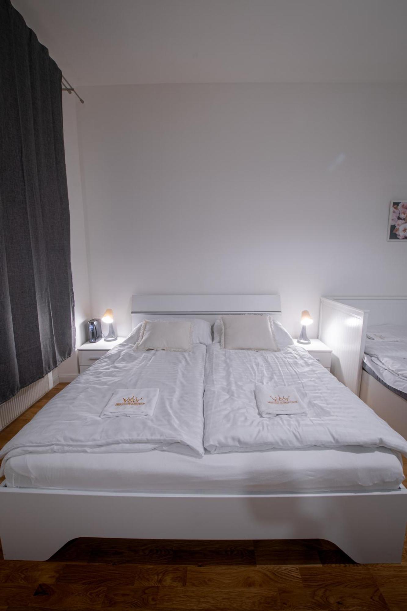 Helen New Chain Florenc Apartment Prag